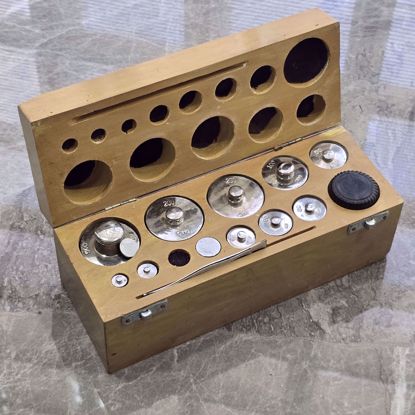 Picture of علبه أوزان قديمه