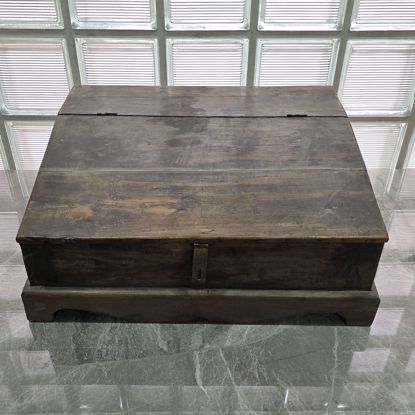 Picture of طاوله قديمه للدراسه بالخمسينات 