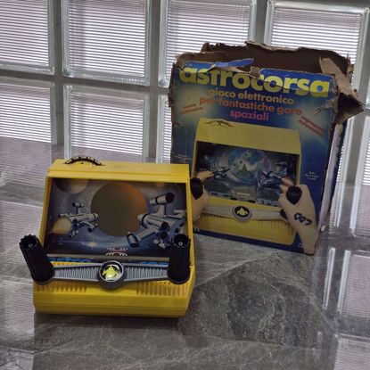 Picture of لعبه قديمه تحتاج صيانه