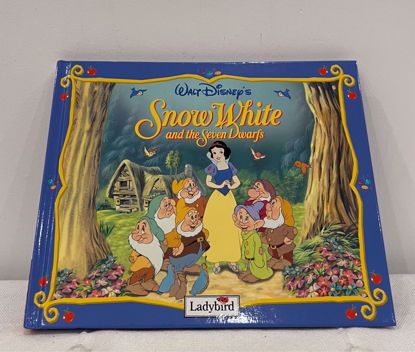 صورة قصه ديزني سنووايت و الاقزام السبعه بالانجليزي 