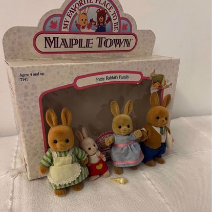 صورة مجسمات عايله الارنب مدينه النخيل ١٩٨٦